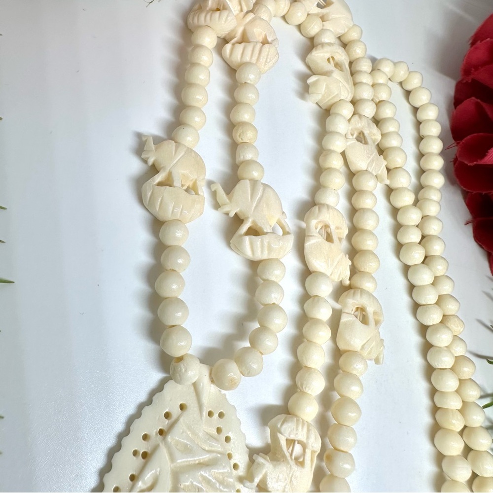 VINTAGE⚜️Carved Faux Ivory Elephant Beaded Necklace - Picture 4 of 9